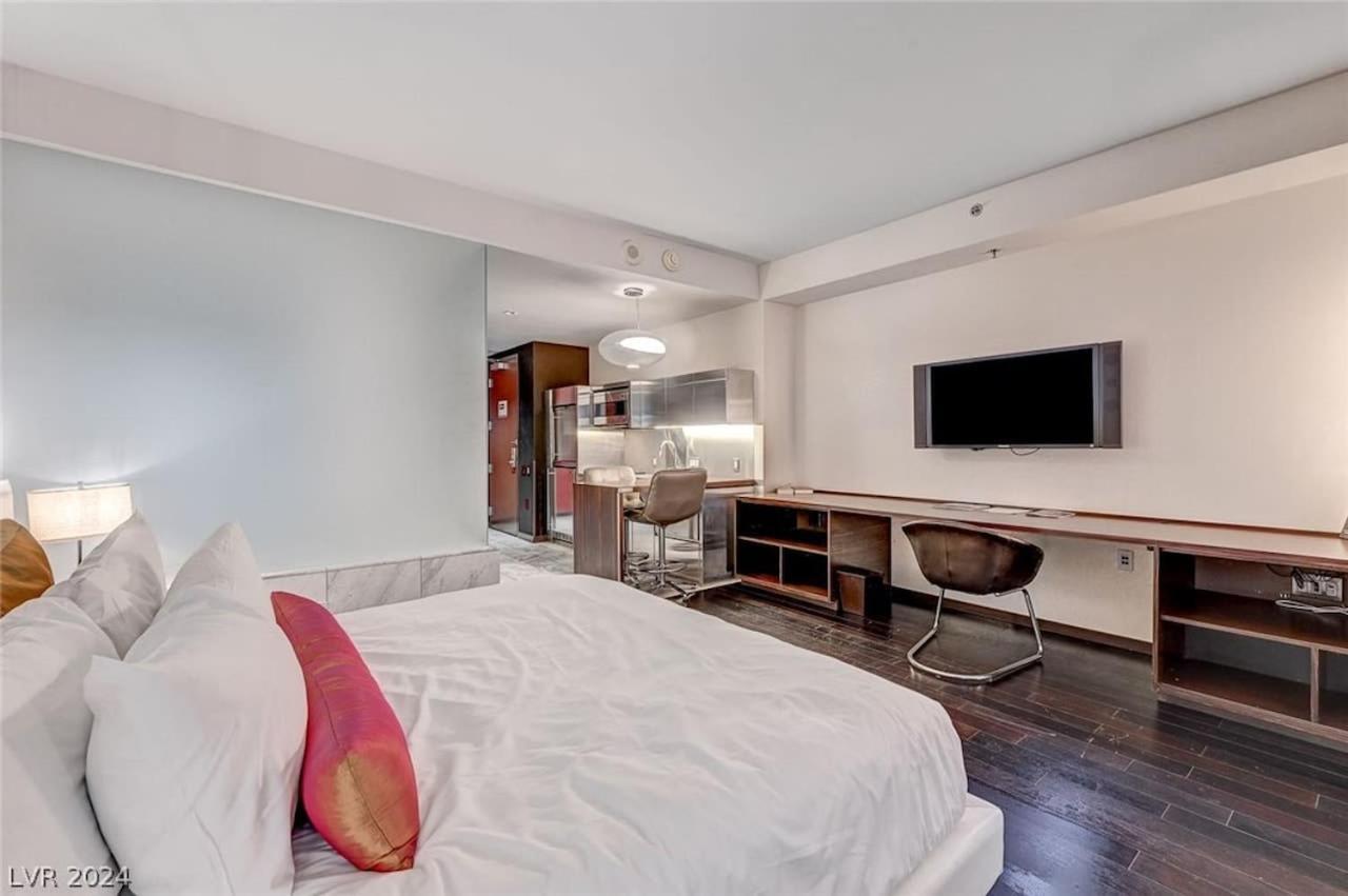 Beautiful Mountain-views At The Palms 11307