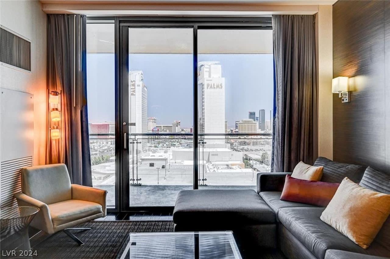 Beautiful Mountain-views At The Palms 11307